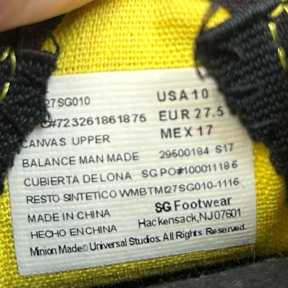 NEW 2010 Original Despicable Me Minions slip on sneakers size 10 - Picture 3 of 8